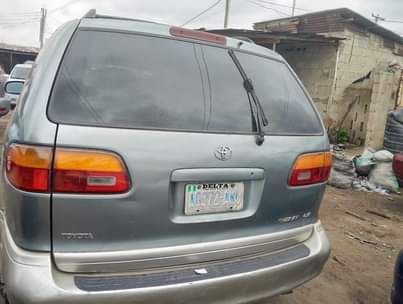A picture of Registered Toyota Sienna 2000 model