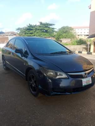 A picture of Honda Civic 06 manual transmission
