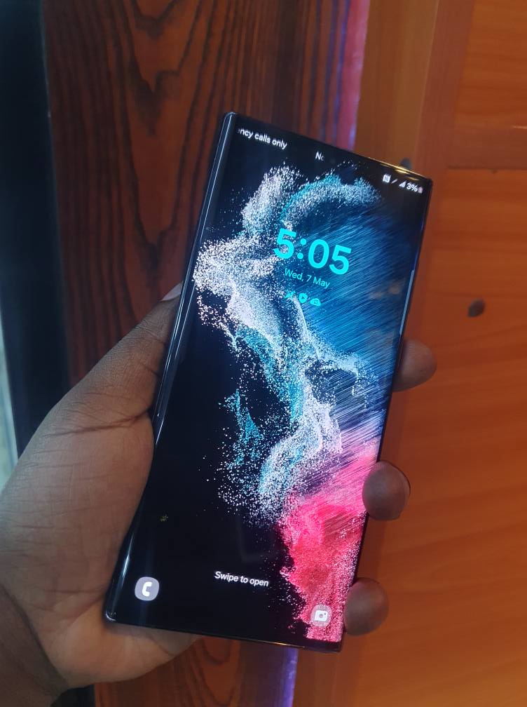 A picture of SAMSUNG S22 ULTRA5G 30 DISCOUNT. 750 000 storage 512GB RAM