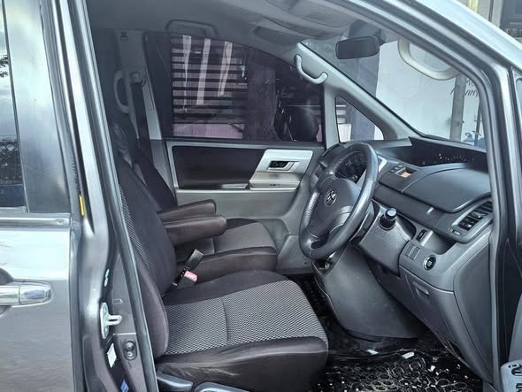 A picture of Toyota noah SI