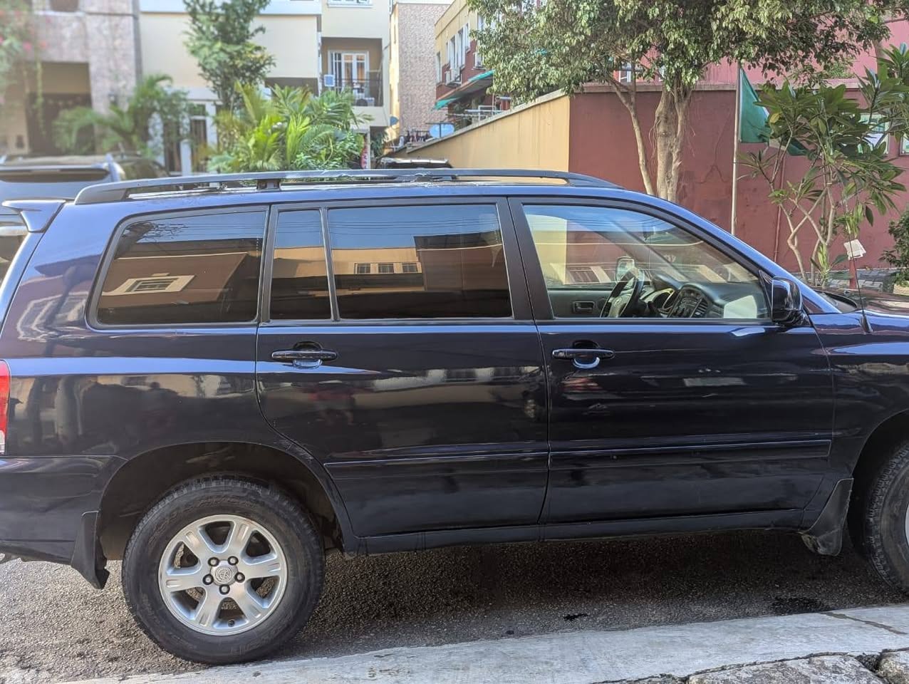 A picture of Toyota Highlander 2004 model for sale