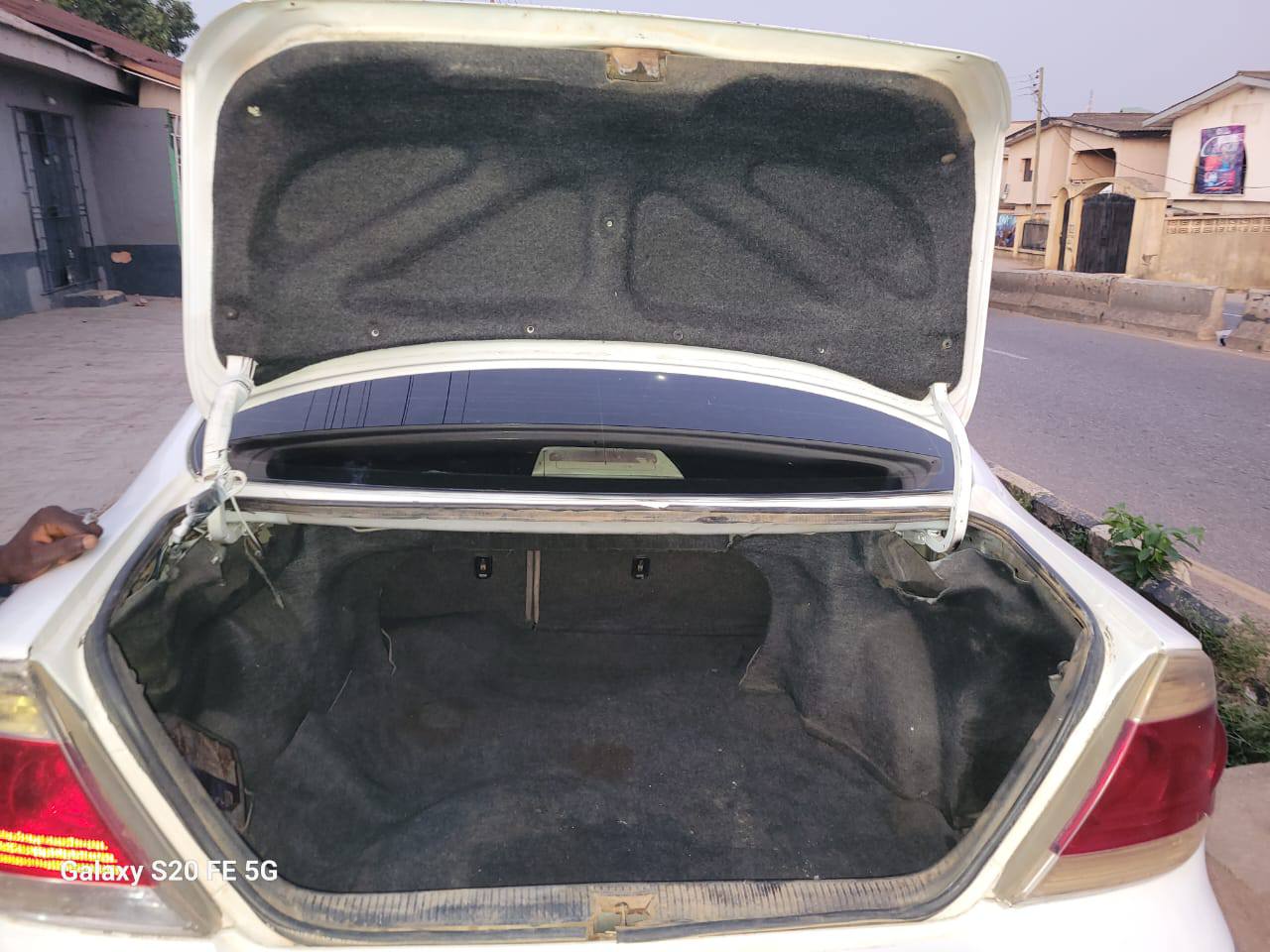 A picture of TOYOTA CAMRY 2005