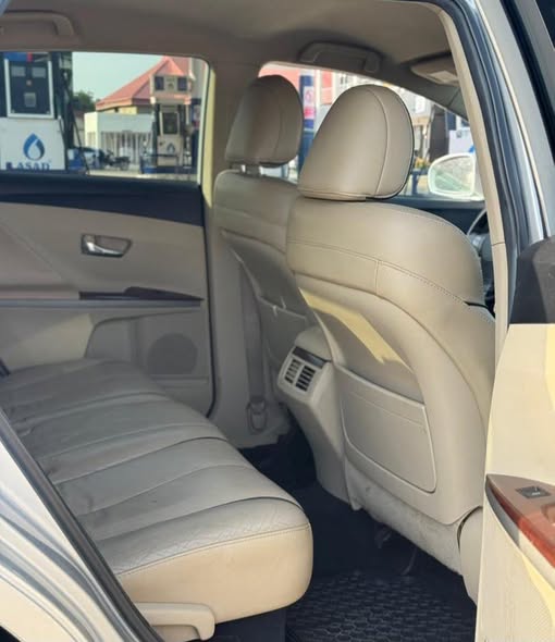A picture of An extremely clean foreign used toyota Venza 2012model with verify