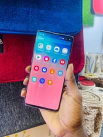 A picture of Samsung s10plus 500k