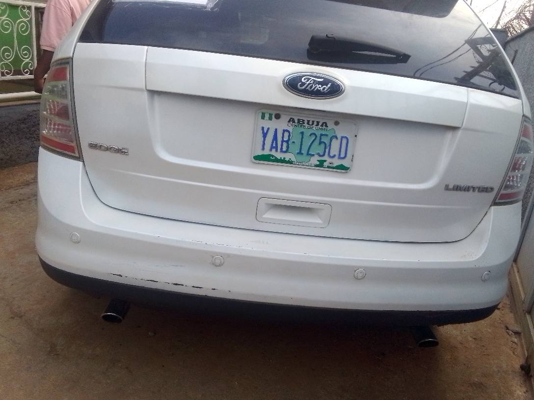 A picture of 2010 ford edge with untempered engine and gear only ac