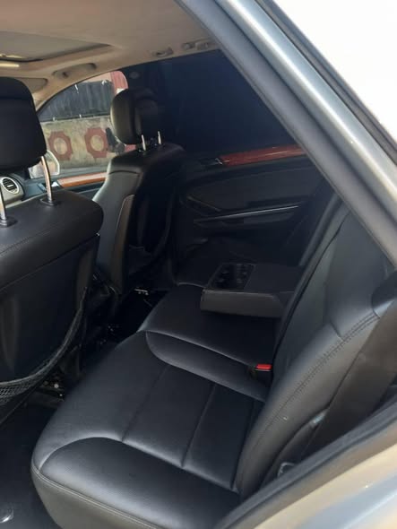 A picture of 2010 Mercedes Benz ml350 2010model