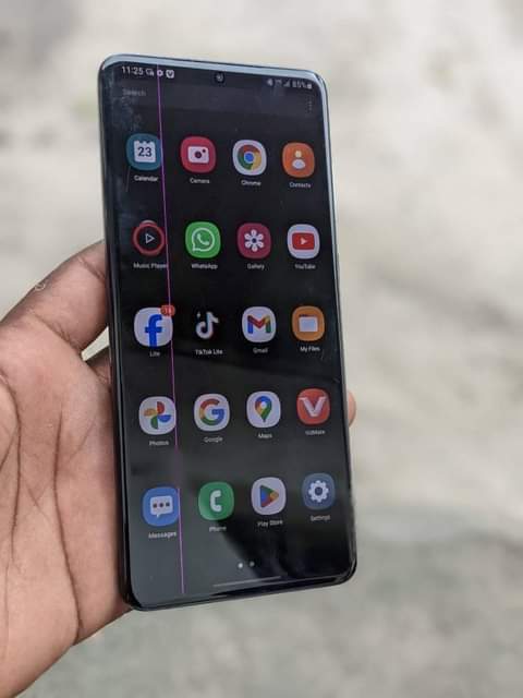 A picture of SAMSUNG S20 plus 5G