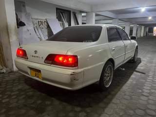 A picture of TOYOTA CRESTA