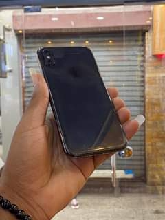 A picture of iphone x used no face id