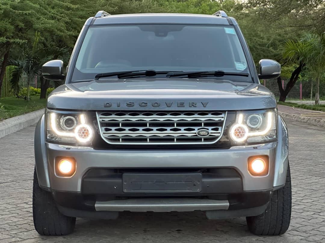 A picture of LAND ROVER DISCOVERY 4