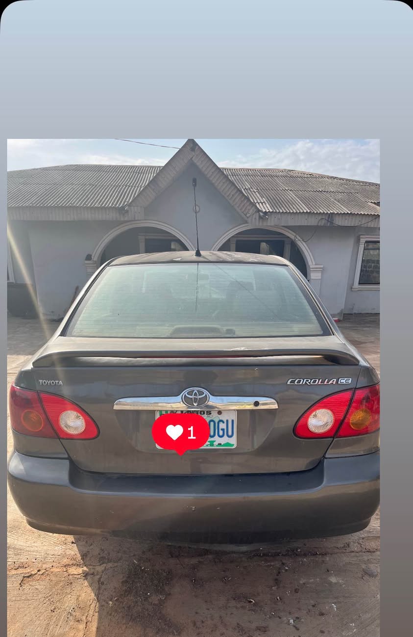 A picture of Toyota Corolla 2004 untampard Engine and gear