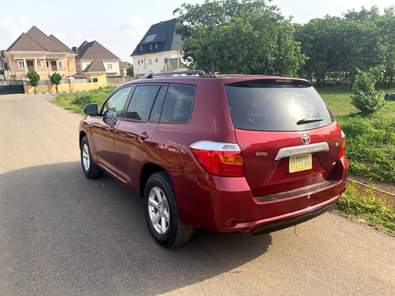 A picture of Clean Registered 2008 Toyota Highlander 6 9m net price Abuja