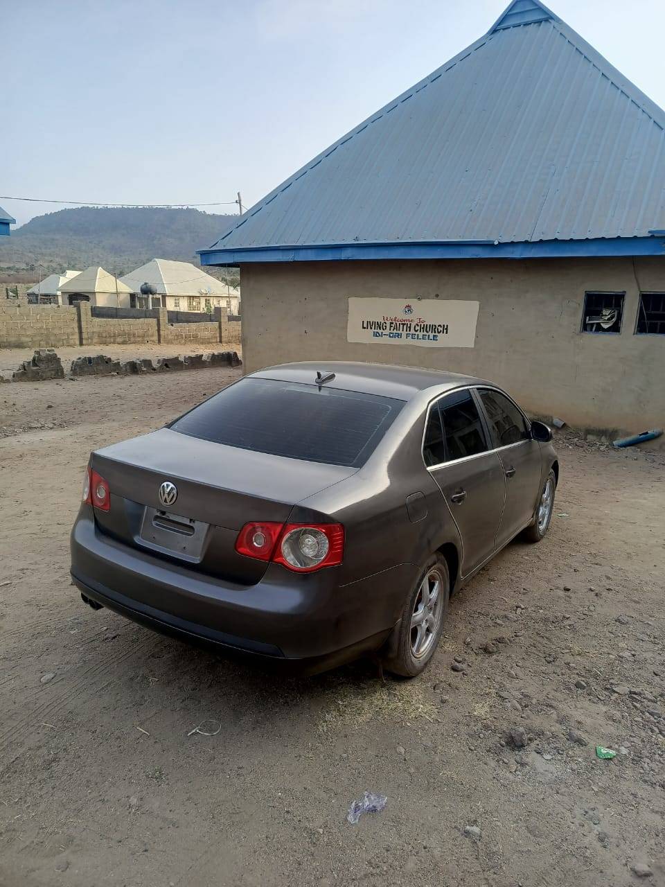 A picture of Extremely Distress Volkswagen Jetta 2.4M Engine percent Gear percent Kogi