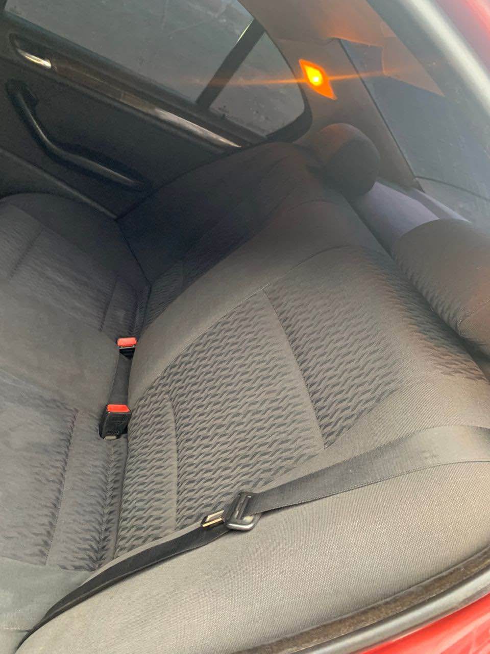 A picture of BMW 323i