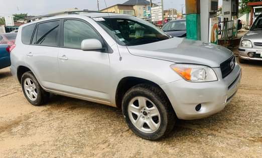 A picture of It s na excellent tokunbo standard Rav4 2008 model buy