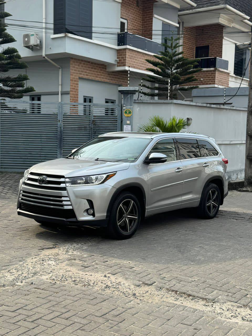 A picture of Direct Foreign Used 2019 Toyota Highlander Limited