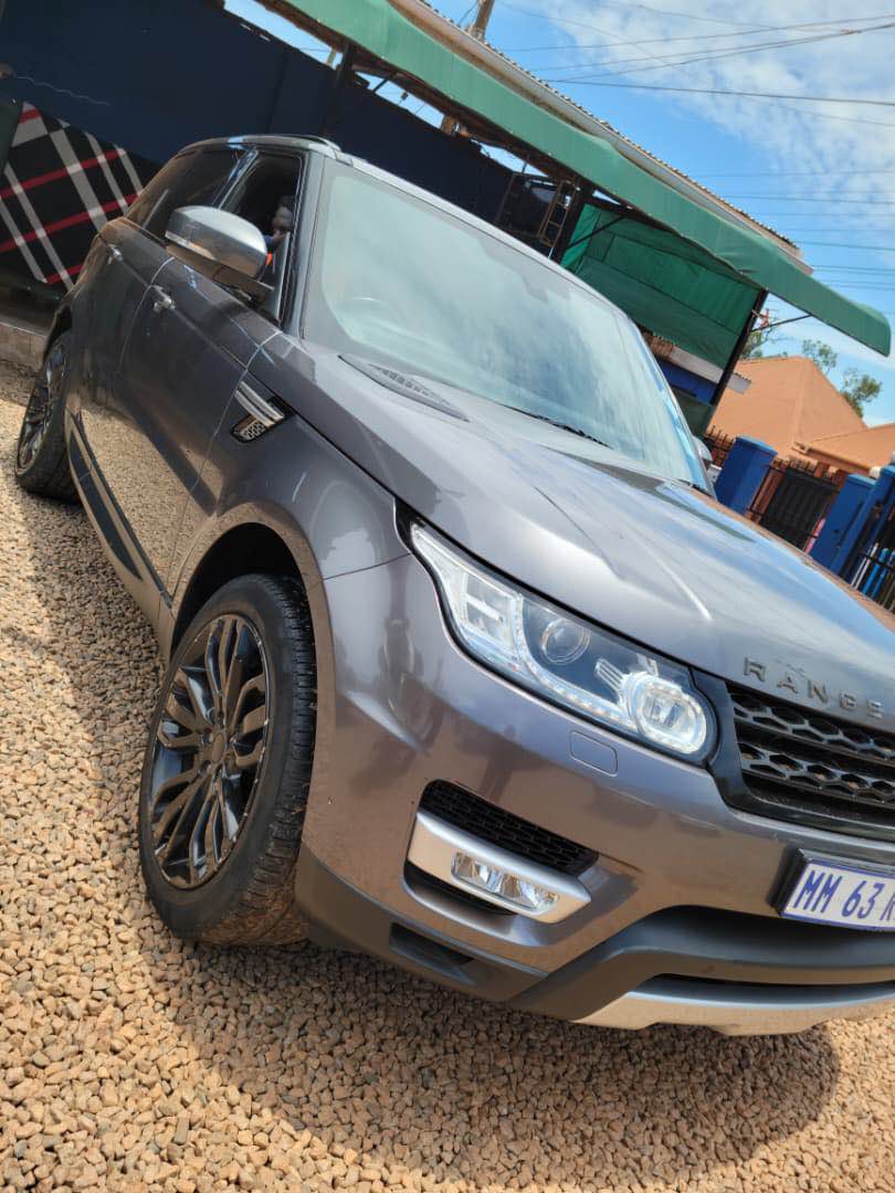 A picture of Range rover 90m