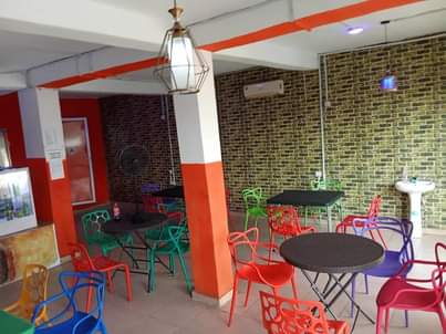 A picture of fastfood restaurants