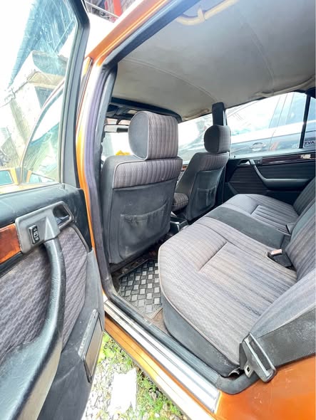 A picture of Vintage 230e going for sale 08125647248
