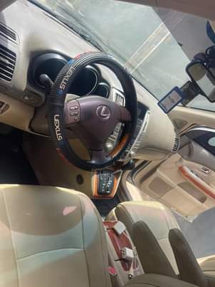 A picture of Toyota Lexus RX 330