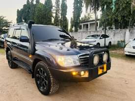 A picture of TOYOTA LAND CRUISER
