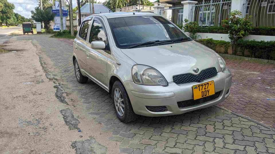 A picture of Vitz for sale 0657633355
