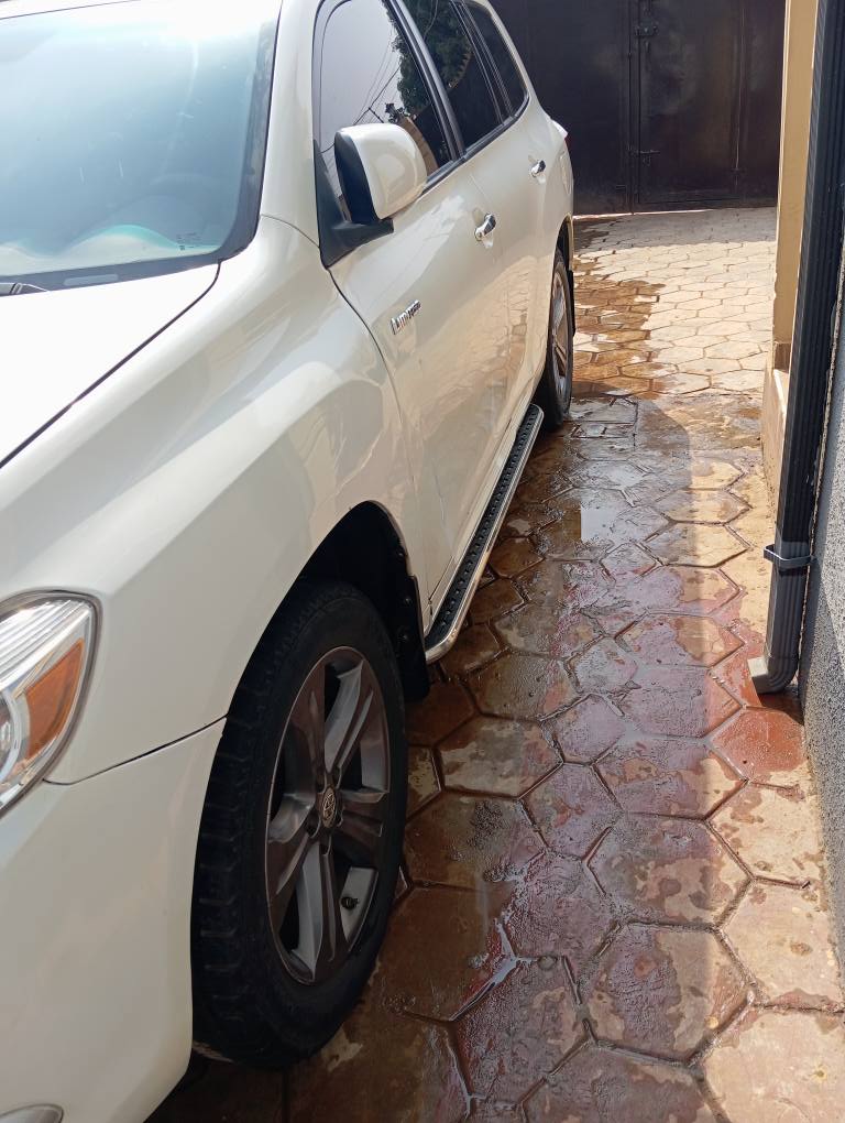 A picture of Extremely clean 2008 Toyota highlander