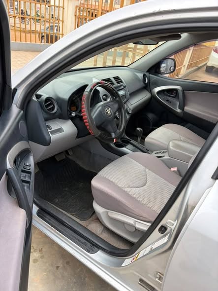 A picture of TOYOTA RAV 4