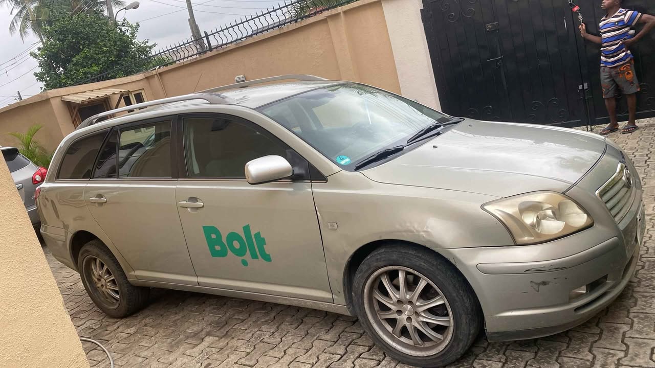 A picture of Urgent sale 2004 Avensis