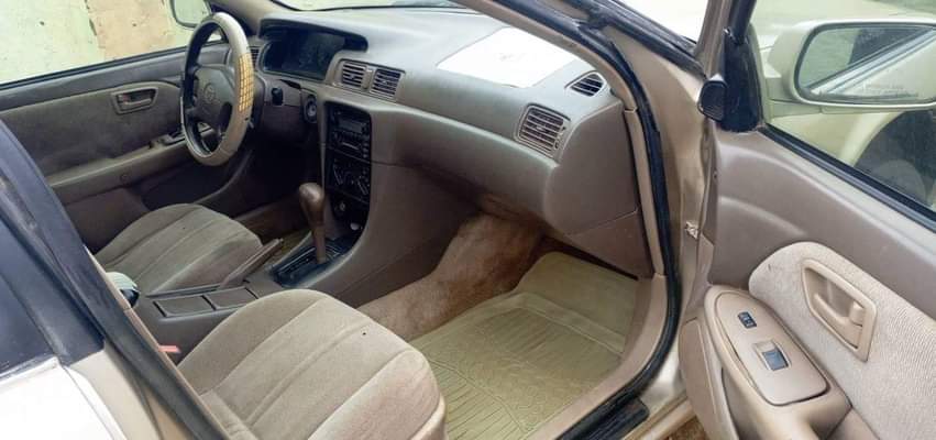 A picture of 2003 Toyota Camry fish light
