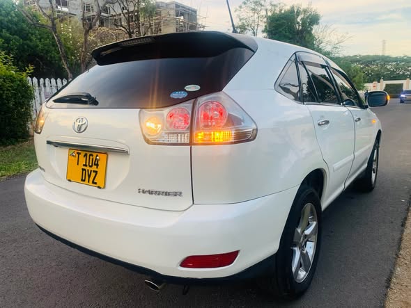A picture of Toyota harrier SHEMELA Mwaka 2007 Cc 2360 Millage 129k km