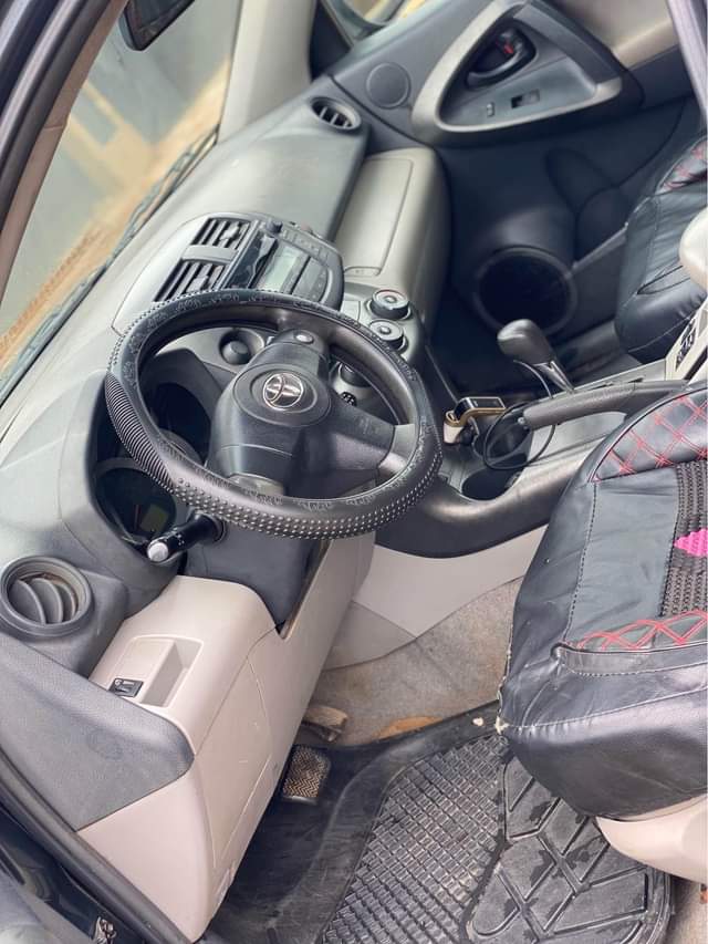 A picture of Toyota RAV4 2011 v4 engine 08122733790