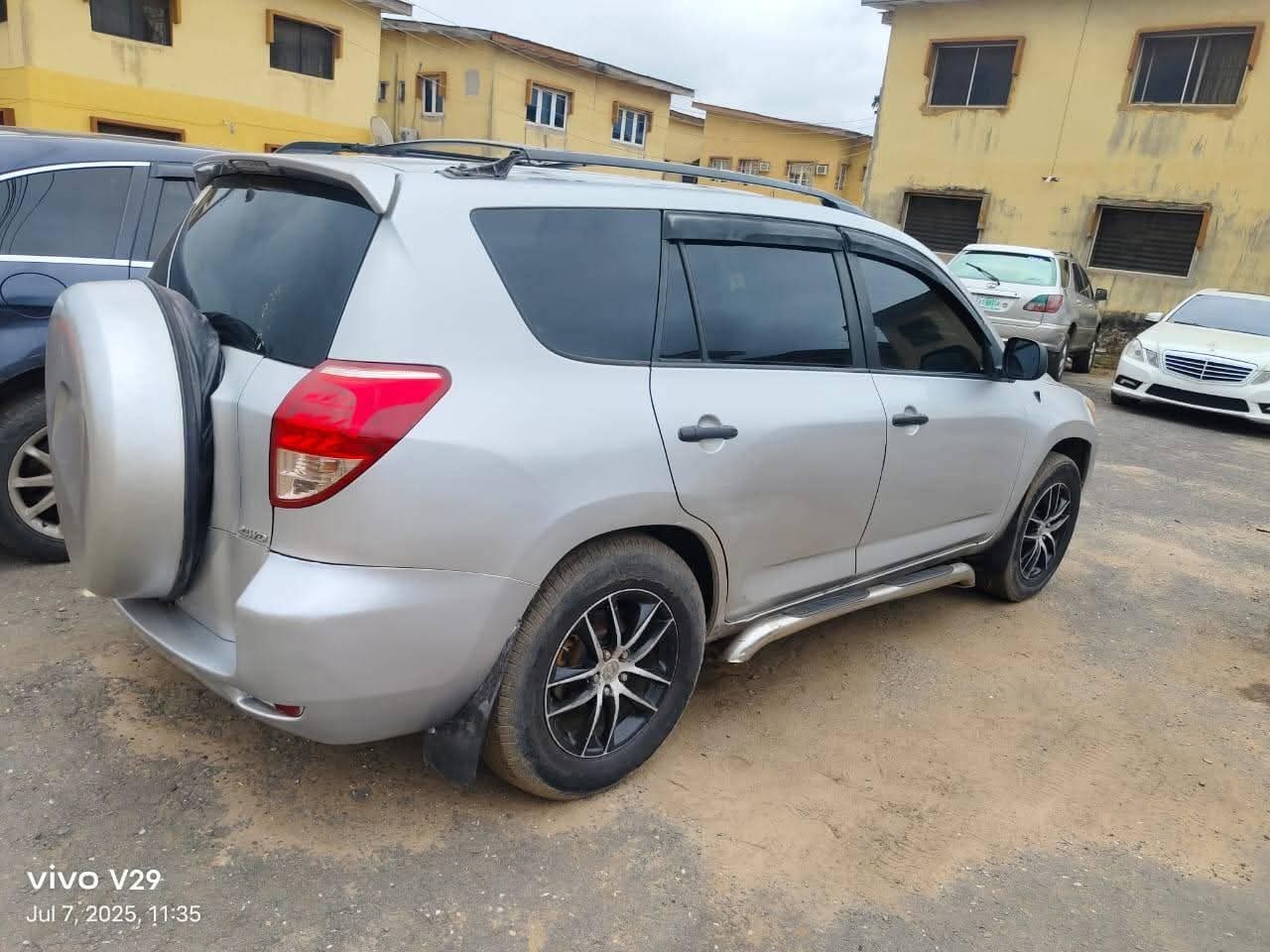 A picture of 2008 Toyota rav4