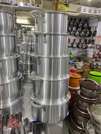 A picture of Aluminum serving and cooking dishes 0704297488