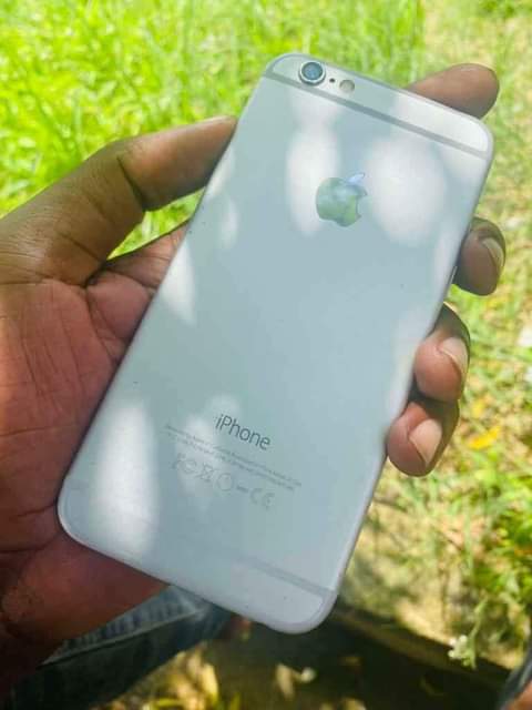 A picture of iPhone 6plain GB64 Bh100 Fingerprint OK Bei 120k