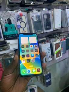 A picture of Iphone 11