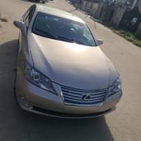 A picture of GOLD ES 350