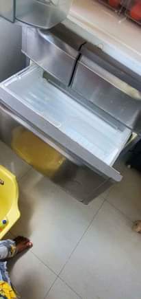 A picture of Friji la mtumba kubwa sana nicheki 0717226502 bei Tshs 410
