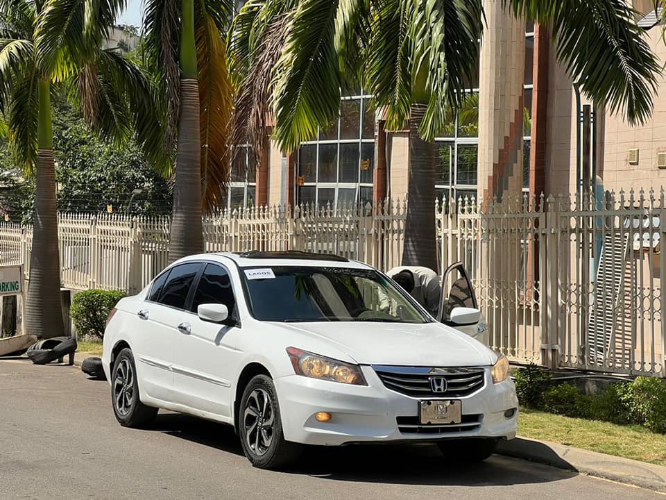 A picture of FOR SALE TOKS STANDARD 2010 HONDA ACCORD EXL WITH DUTY