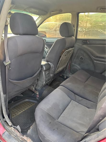 A picture of Distress pontiac vibe 2004