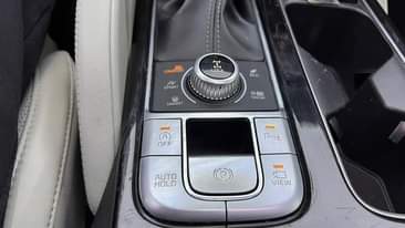 A picture of Kia Telluride SX 2021 for sale contact 971581753040
