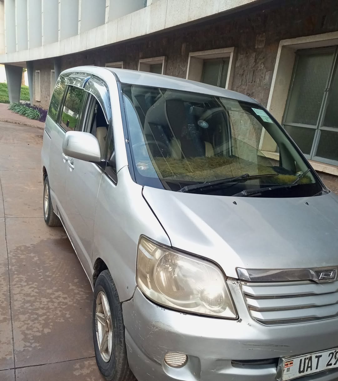 A picture of Noah 2004 model