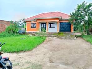A picture of House for sale in buyaala just 1km From tarmac having