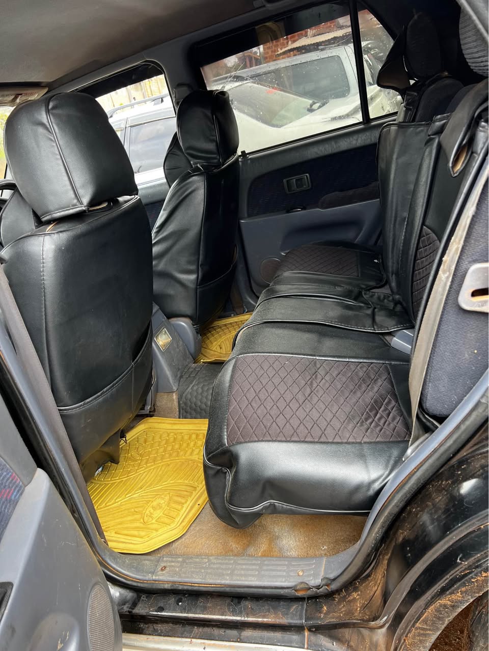 A picture of HILUX SURF 14m 0759317866