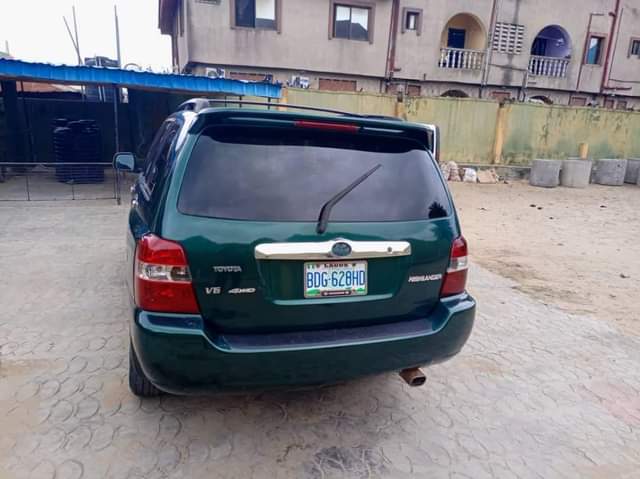 A picture of NOW SELLING FAST Toyota Highlander 2005 model neatly Nigerian used