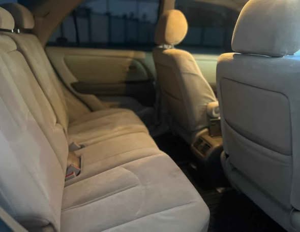 A picture of TOYOTA HARRIER OLD