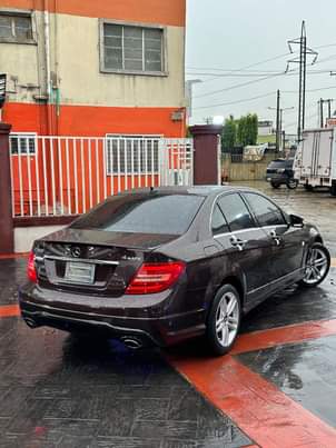 A picture of Mercedes C300 2012 fullest option