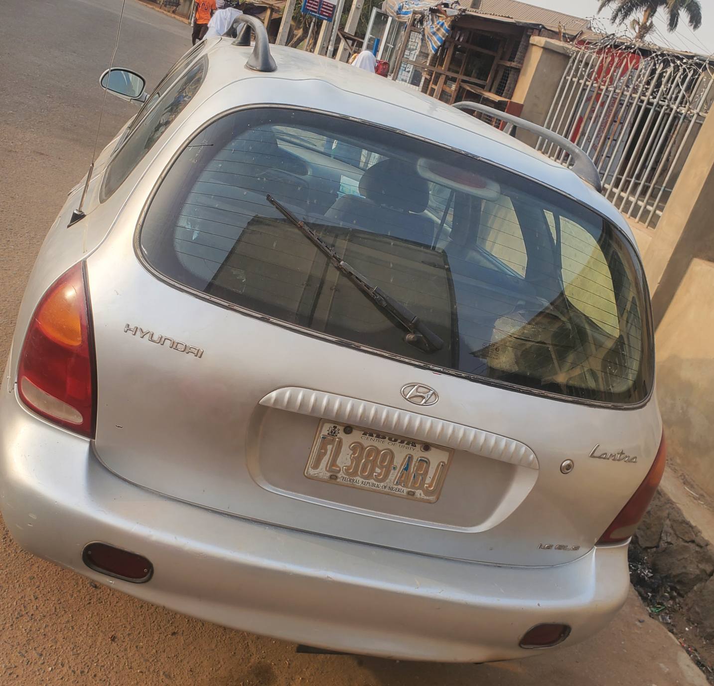 A picture of Hyundai Lantra 08050350182