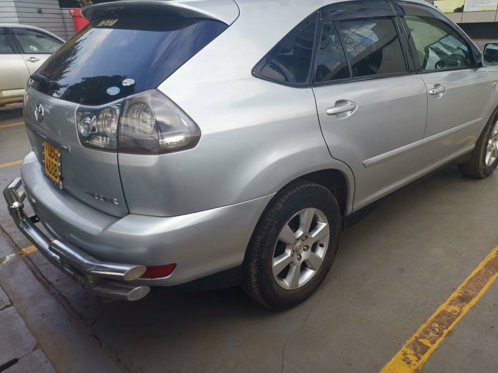 A picture of Harrier kawundo 2007 model