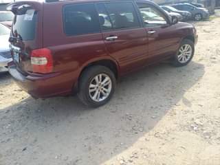 A picture of Toyota highlander 06